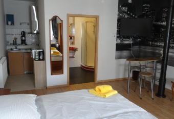 Pension und G  stehaus Paffrath has Balcony rooms