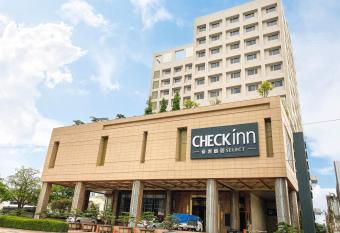 CHECK inn Select Tainan Yongkang allows 18 year olds to book a room