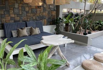 Garden Paradise has Balcony rooms