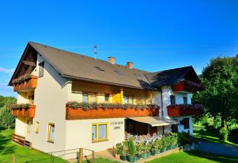 Erlebnisbauernhof Urak has Balcony rooms