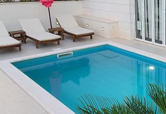 Villasanta De Luxe Apartments with Pool has Balcony rooms