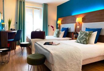 H  tel Clairefontaine has Balcony rooms