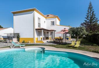 4 bedrooms villa with private pool enclosed garden and wifi at Azeitao has Balcony rooms