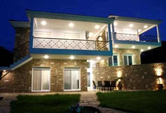 S&S Pura Vida Apartment has Balcony rooms