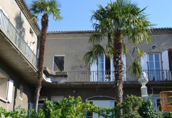 La Maison Jaffran, suite en ville allows 18 year olds to book a room