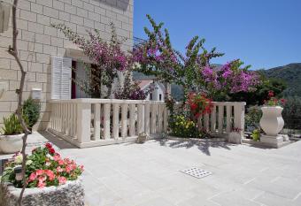 Apartments Nine Slano has Balcony rooms