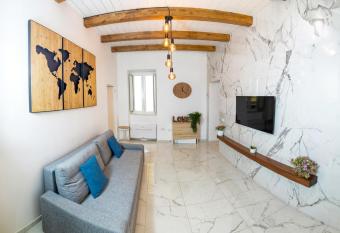 Luxury Apartment Salerno Center has rooms with a private hot tub