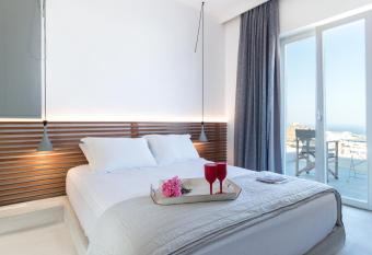 Wabi Luxury Suites & Maisonettes Ios has Balcony rooms