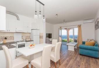 Apartments Natasa has Smoking/Balcony rooms