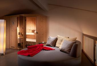 Panoramahotel Oberjoch has rooms with a private hot tub