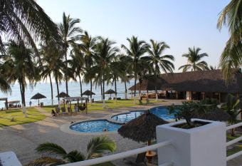 Hotel Mayto has Balcony rooms