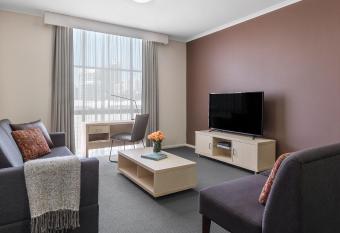 Oaks Sydney Goldsbrough Suites has Balcony rooms