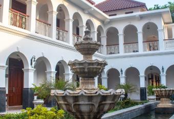 Daroessalam Syariah Heritage Hotel has Balcony rooms