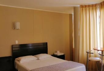 HOSTAL LA NOCHE - Pisco allows 18 year olds to book a room
