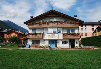 B&B Nido Delle Aquile has Balcony rooms