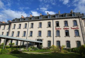 Vacanc  ole - Le Duguesclin allows 18 year olds to book a room