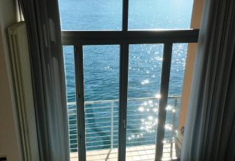 Apartments Excelsior allows 18 year olds to book a room