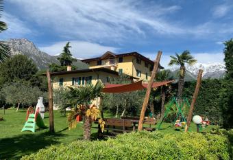 Agritur Girasole has Balcony rooms