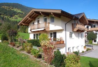 Apartment Erler has Balcony rooms