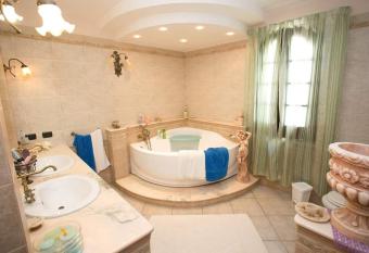 Appartamenti Regina has Balcony rooms