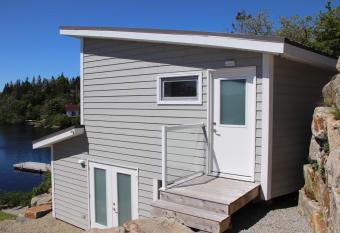 The Lakeside Loft has Balcony rooms