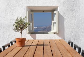 Villa Fabrica Santorini has rooms with a private hot tub