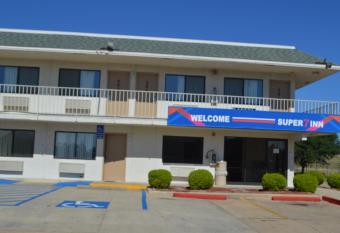 Super 7 Inn has Balcony rooms