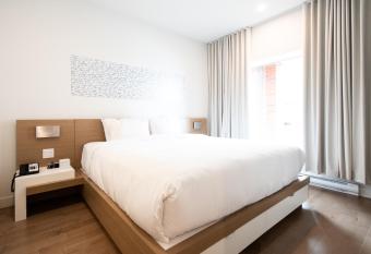 H  tel Le Navigateur allows 18 year olds to book a room