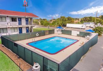 Motel 6 Meridian Ms allows 18 year olds to book a room