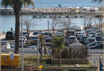 35 ter rue du Docteur Mar  on allows 18 year olds to book a room