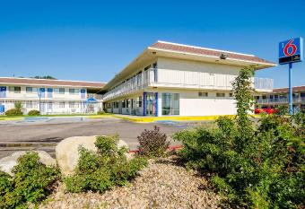 Motel 6 Thornton Co allows 18 year olds to book a room