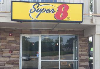 Super 8 by Wyndham Florence has Smoking rooms