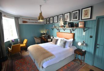 The Pilot Boat allows 18 year olds to book a room