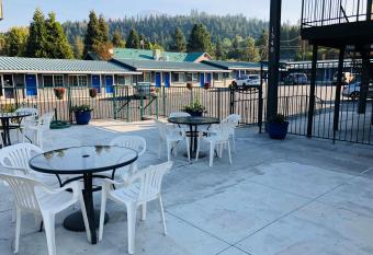 A1 Choice Inn allows 18 year olds to book a room