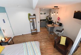 BNB EPERNAY Studio 86 allows 18 year olds to book a room