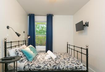 Hi Kelowna Hostel allows 18 year olds to book a room