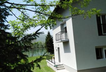 Ku  a-Zvorni  ko jezero has Balcony rooms