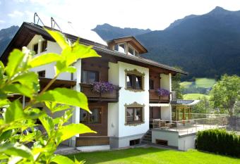 Pension Tina has Balcony rooms