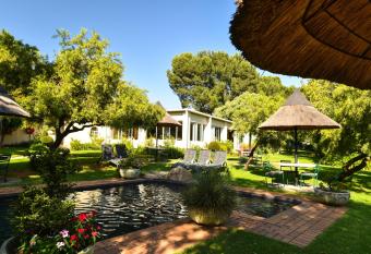 CedarWoods of Sandton has Balcony rooms