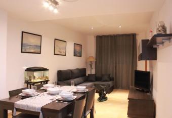 Lo Flamenc has Balcony rooms