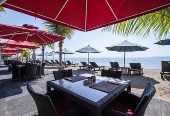 Vila Shanti Beach Front Hotel Sanur has Balcony rooms