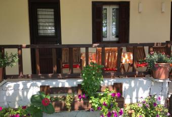 Sotiroulis Apartments has Balcony rooms