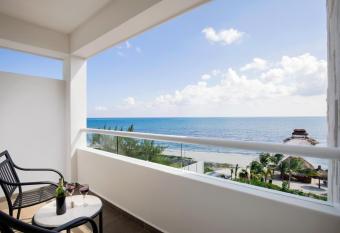 Ventus at Marina El Cid Spa & Beach Resort - All Inclusive has rooms with a private hot tub