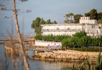 Hotel Restaurant Juanito Platja has Balcony rooms