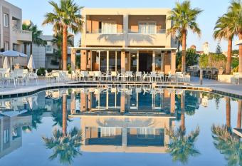 Castro Beach Hotel has Balcony rooms