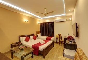 Hotel Windsor Castle Inn Brigade Rd has Balcony rooms