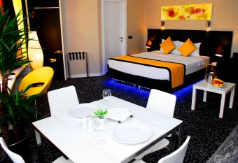 Tempo Hotel Caglayan has rooms with a private hot tub