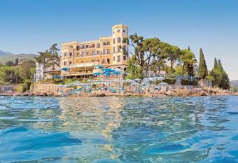 Hotel Miramar has Balcony rooms