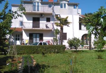 Apartments Zova has Balcony rooms