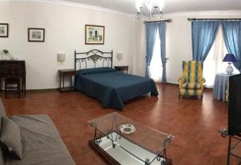 Hotel La Yedra has rooms with a private hot tub